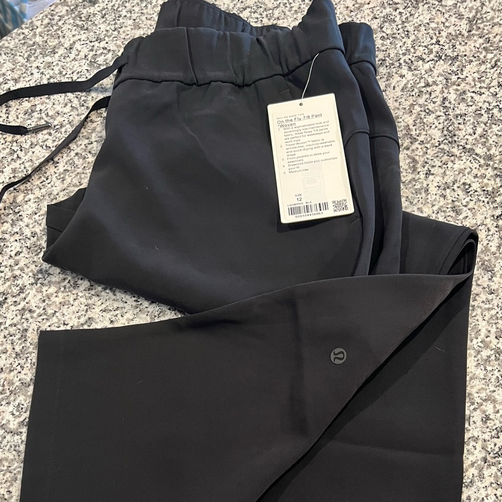 Lululemon On the Fly woven pant